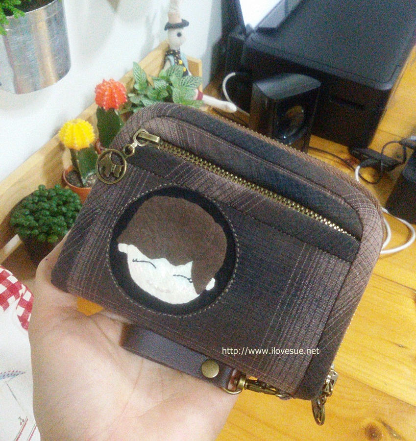 กระเป๋าสองซิปย่อขนาด - ลายนี้ไม่รับทำซ้ำ แจ้งลายใหม่ได้ค่ะ