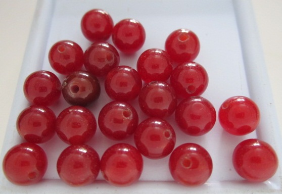 ลูกปัดแก้วโบราณสีชมพูออกแดงจำนวน.22.เม็ด.