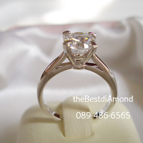 BR958RD+++แหวนเพชรเม็ดเดี่ยวขนาด 80 ตัง++ขนาด และรูปแบบยอดนิยม ยกชูขึ้น ดูทันสมัย เหมือนของจริงม๊าก เพชรวิบๆปิ๊งๆใส่แทนแหวนแต่งงานสบายๆ ไม่มีล้าสมัย