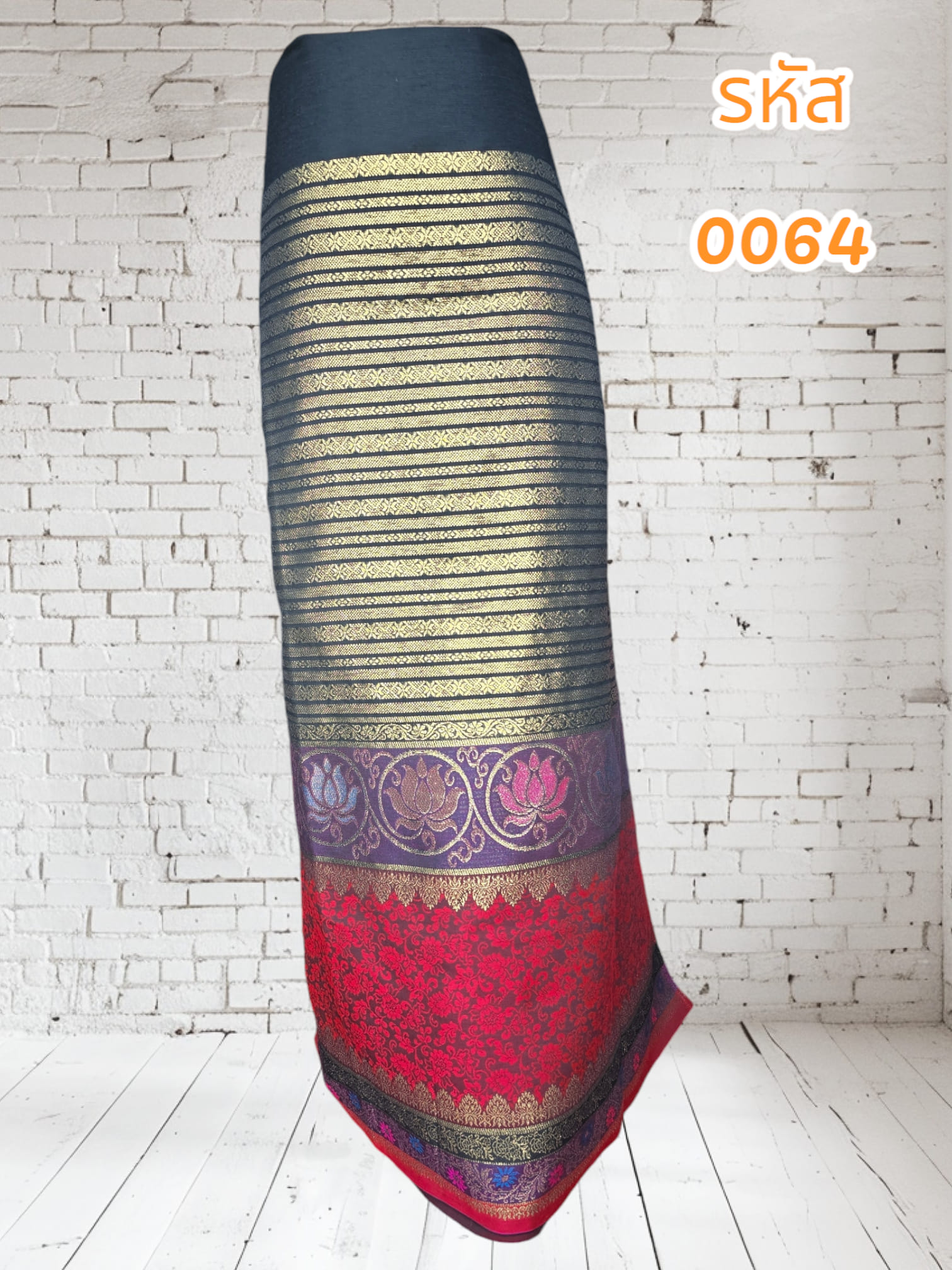 ผ้าฝ้ายทอลายสีดำสอดดิ้นทองทั้งผืน (ผ้าเป็นผืน)0064