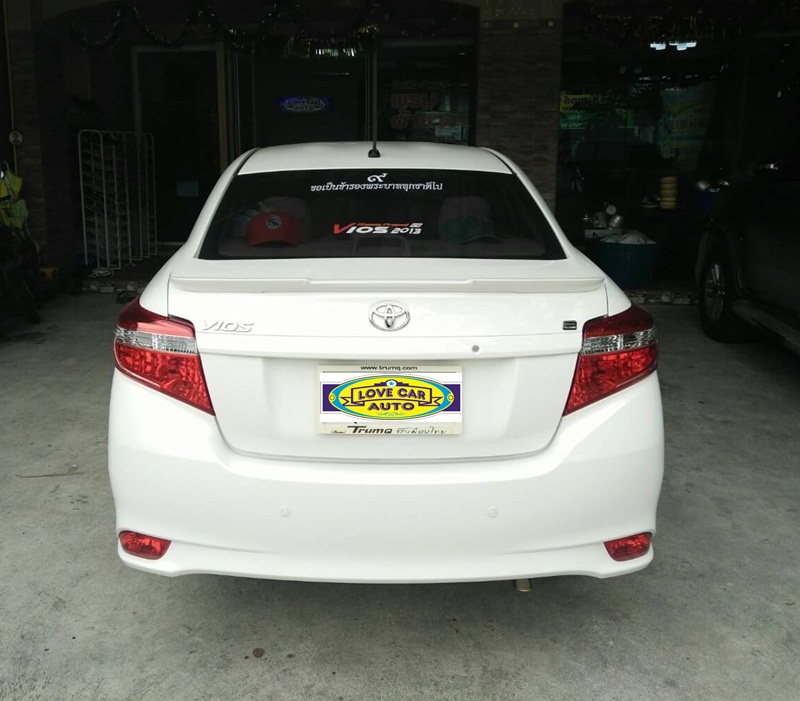 ยางปูพื้นรถยนต์เข้ารูป Toyota Vios 2016 กระดุมสีฟ้าขอบฟ้า