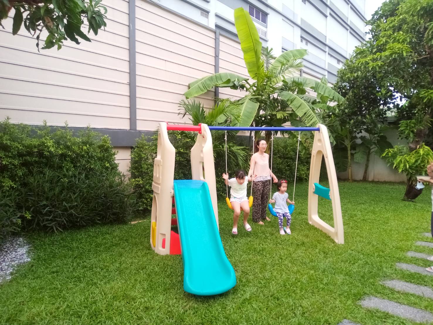 ชิงช้าพร้อมกระดานลื่นสุดหรรษา