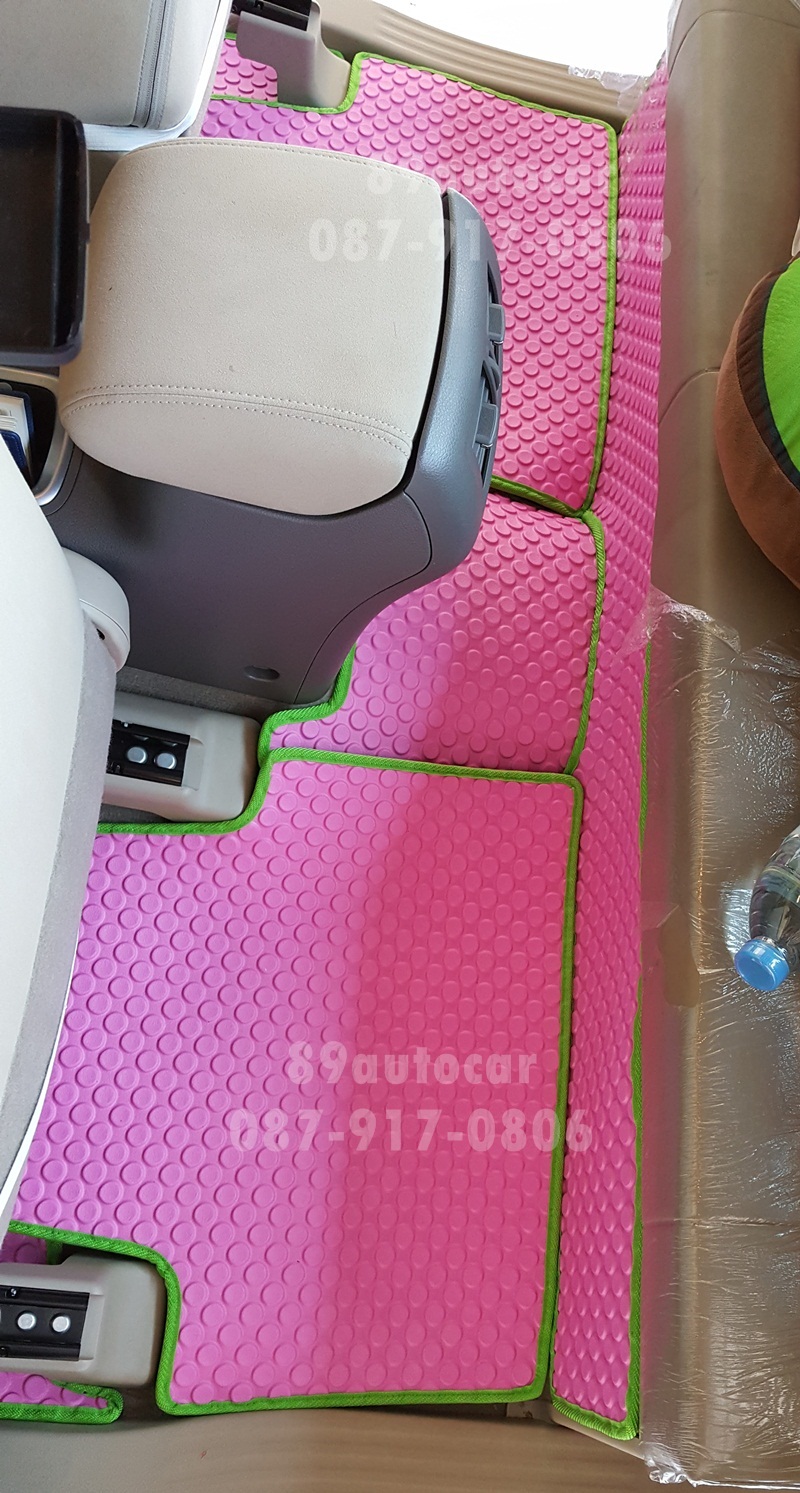 ยางปูพื้นรถยนต์เข้ารูป Nissan Navara Cab 2016 ลายกระดุมสีชมพูขอบเขียว