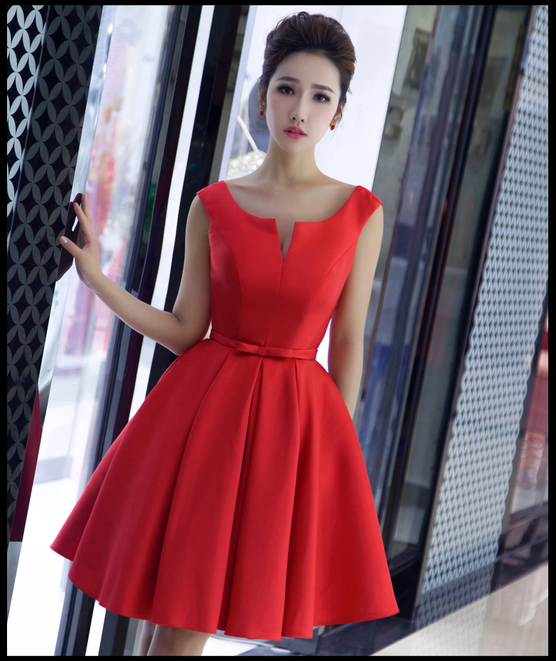 พร้อมเช่า ชุดราตรีสั้น แบบแขนกุด ผ้าซาตินเรียบหรู กระโปรงทรงA แต่งโบว์2ชั้น ช่วงเอว สีแดง (เชือกผูกหลัง)