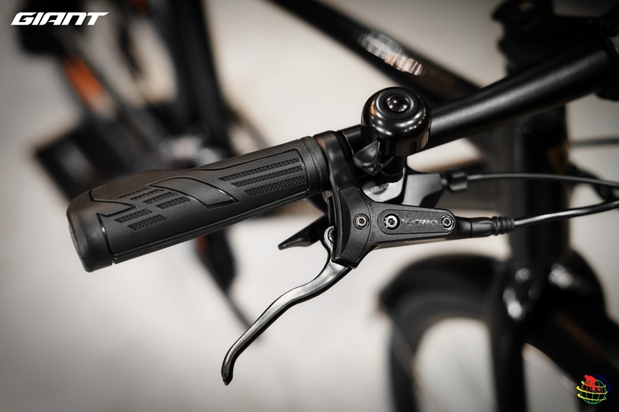 จักรยาน GIANT ESCAPE 2 CITY DISC 2x8สปีด ดิสน้ำมัน พร้อมตะแกรงท้ายและบังโคลน, Giant NEW 2024