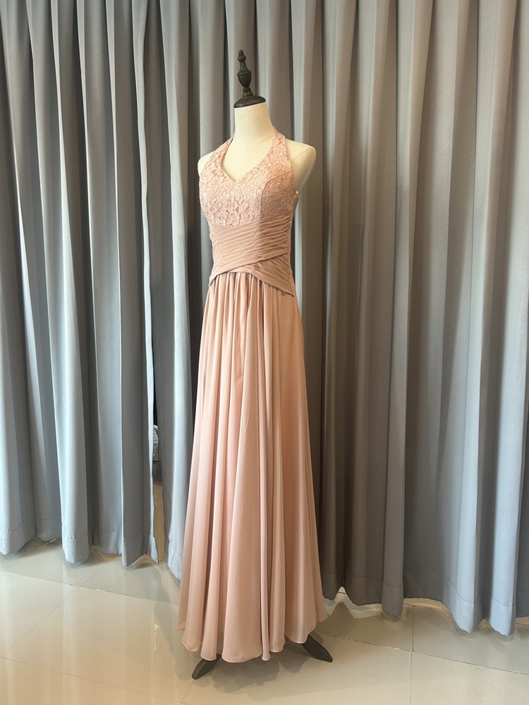 พร้อมส่ง ชุดราตรียาว คล้องคอ สีชมพู Nude pink แต่งลูกไม้ช่วงอก