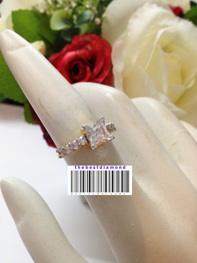 BR430++แหวนเพชรCZ รูปสี่เหลี่ยม มีบ่าข้างแบบทันสมัย ดูดี intrend มากๆๆ แบบออกมาจากร้านจิวเวลลี่เลย เพชรสวยวิ๊งๆ ใส่ติดนิ้วได้เลยค่ะ สวยสุดๆ