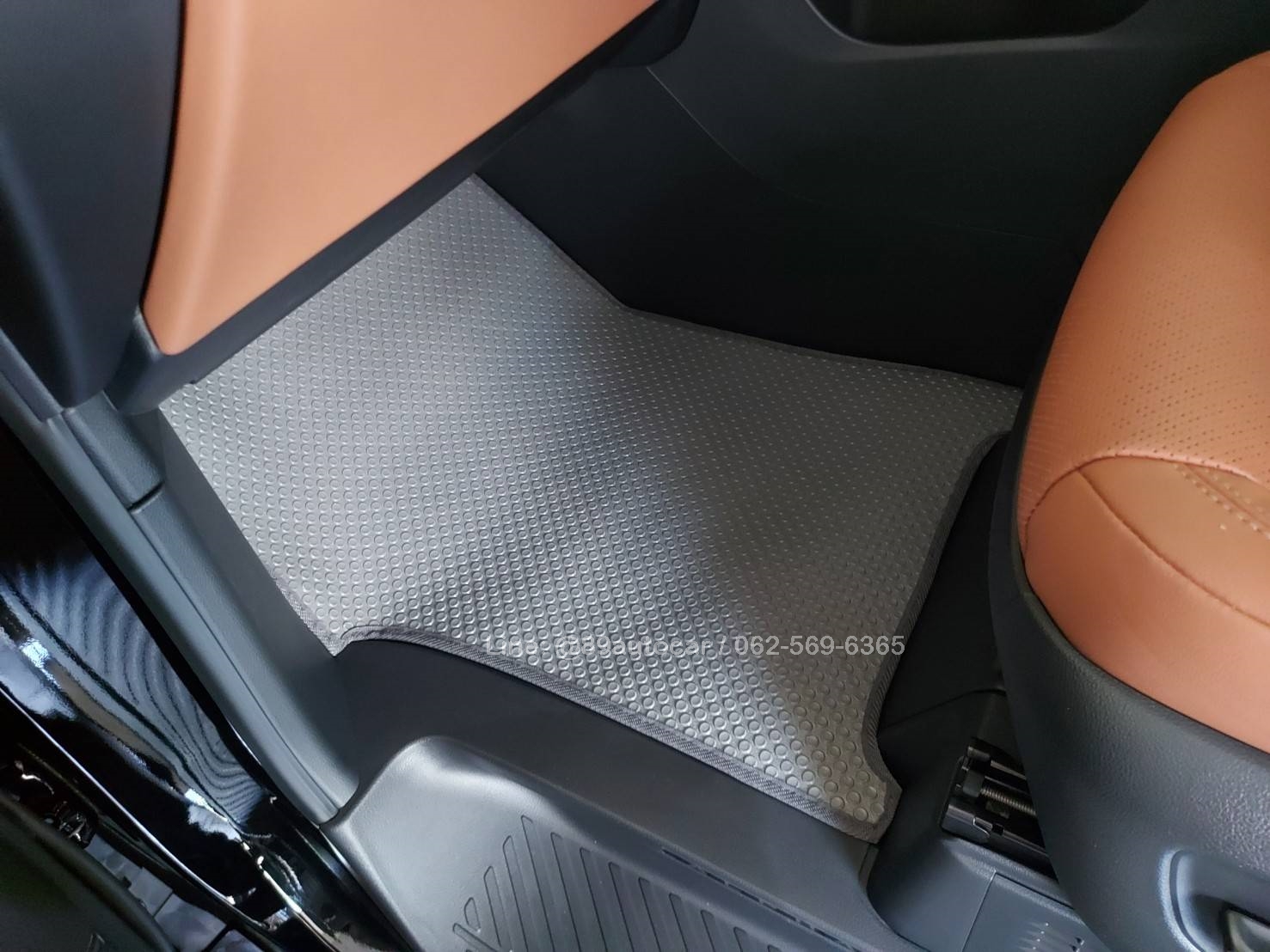 ผ้ายางปูพื้นรถยนต์ Toyota Alphard 40 ปี 2024 ปูกระดุมเล็ก PVC สีเทาขอบเทา