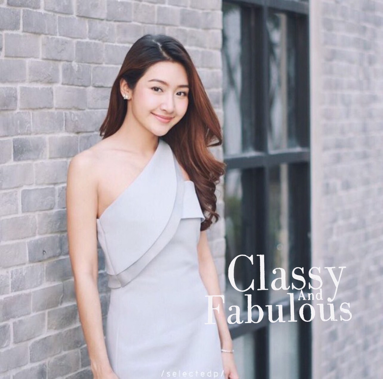 พร้อมเช่า เดรสออกงาน สีเทา คล้องคอไขว้ไหล่ สวย เก๋