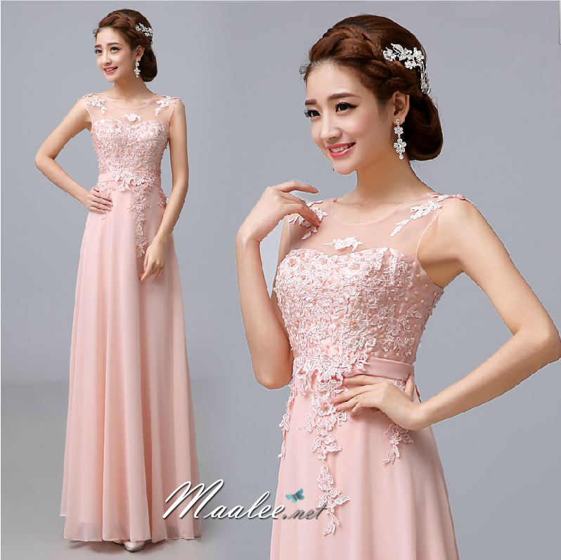 พร้อมเช่า ชุดราตรียาว สีชมพู แบบเรียบหรู แต่งลูกไม้เซาะดอก ปักลูกปัดมุก