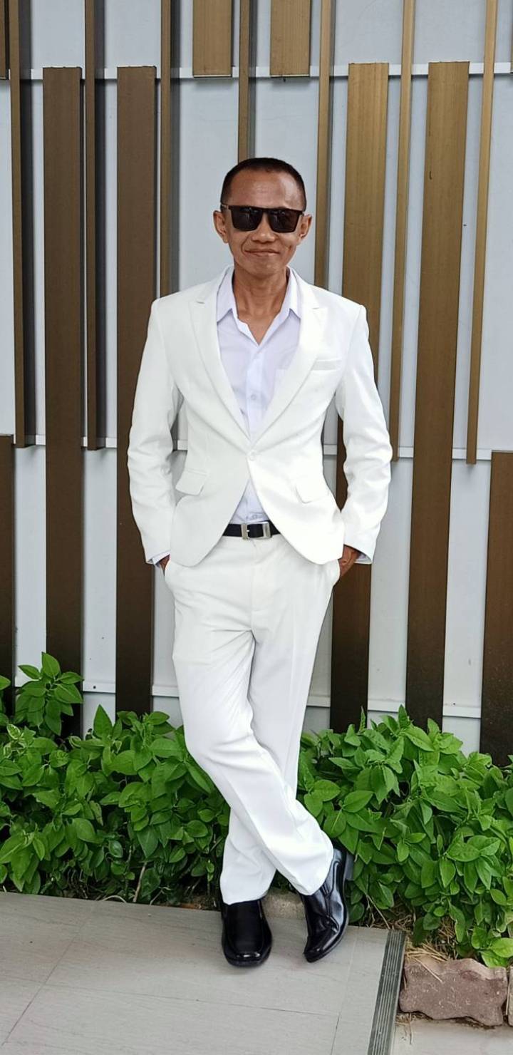 พร้อมเช่า ชุดสูทชาย สีขาว งานเนียบ (พร้อมเสื้อกั๊ก)