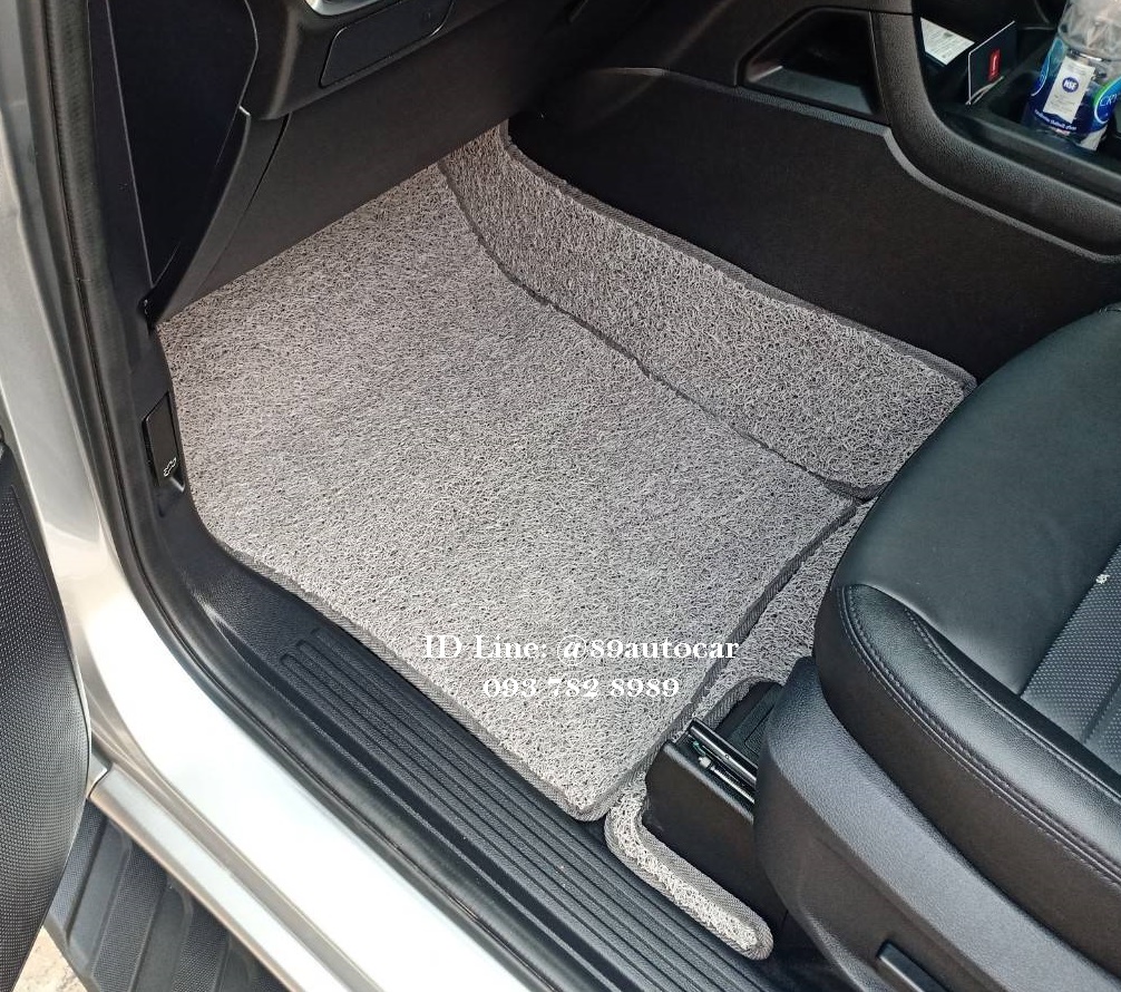 พรมรถยนต์ Ford Everest 2023 ปูพรมไวนิลดักฝุ่นสีเทาขอบเทา เต็มคัน