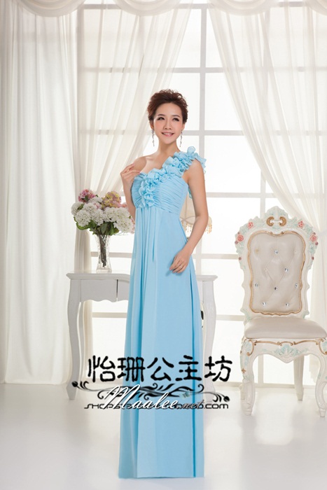 พร้อมส่ง ชุดราตรียาว ไหล่เดียว จับเดรปหน้าอก แต่งระบายช่วงไหล่ สีฟ้าอ่อน