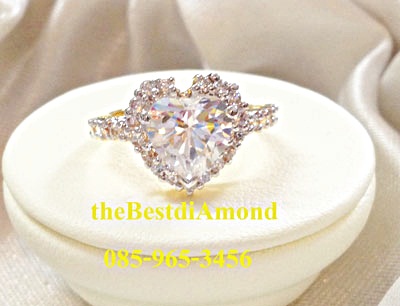 BR231++แหวนเพชรCZ รูปหัวใจเพชรล้อม มีบ่าข้างแบบทันสมัย ดูดี intrend มากๆๆ แบบออกมาจากร้านจิวเวลลี่เลย เพชรสวยวิ๊งๆ ใส่ติดนิ้วได้เลยค่ะ สวยสุดๆ