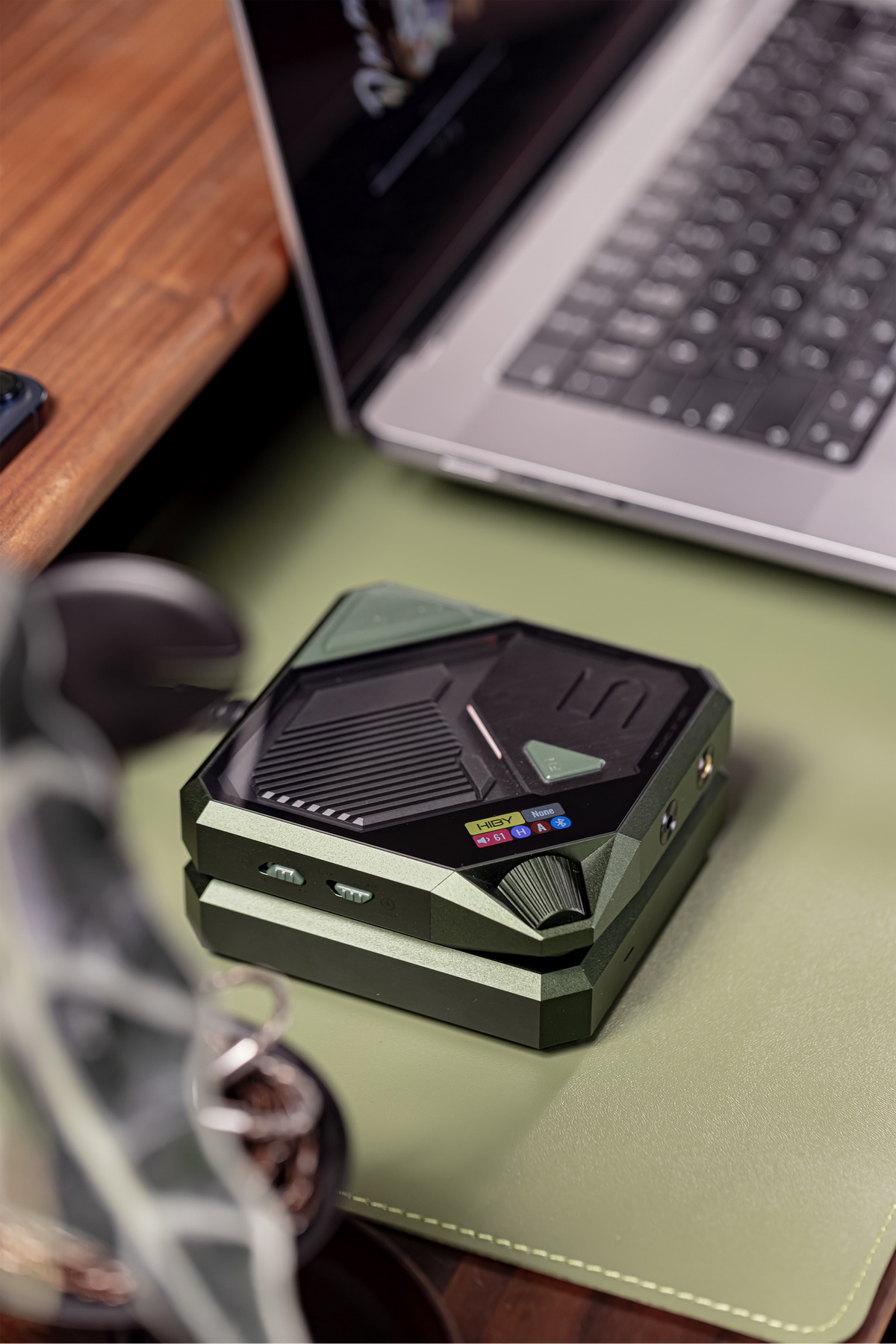 Hiby FD5 DAC/AMP ตั้งโต๊ะ Class A/AB ชิป AKM4493 x4 ในธีมไซเบอร์พังค์ รองรับ MQA ประกันศูนย์ไทย