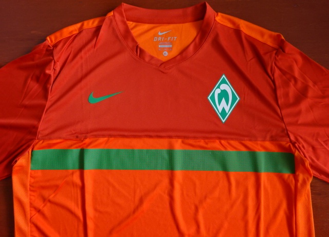 เสื้อฟุตบอล ทีมสโมสรแวร์เดอร์ เบรเมน ชุดฝึกซ้อม แขนยาว 2011/12 ใหม่ XL-Size / ฺWERDER BREMEN Football Shirt Long Sleeve Training Kit 2011/12 Jersey NEW XL-Size