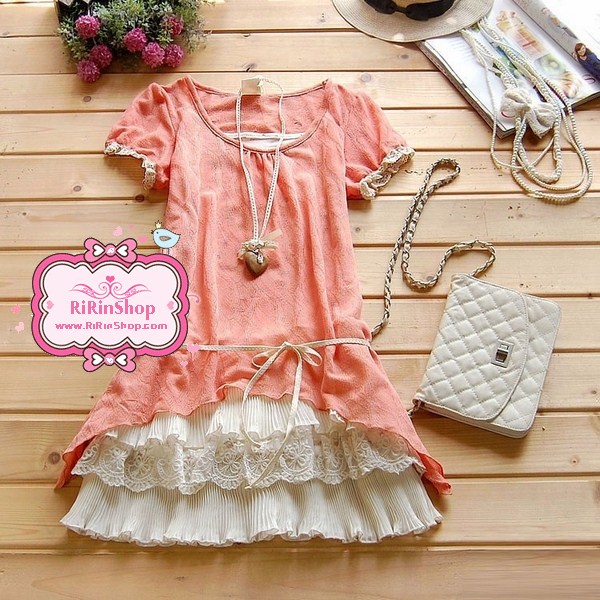 ชุดเดรส Set 2 ชิ้น แขนตุ๊กตาชายเสื้อเว้า กระโปรงอัดกลีบ (พร้อมสร้อยคอ และเข็มขัดลูกไม้)