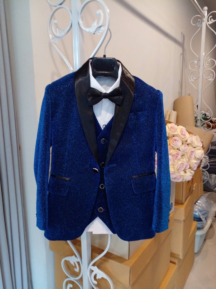 พร้อมเช่า ชุดสูทเด็กชาย สีน้ำเงิน เนื้อกากเพชร แบบหรูหรา (พร้อมเช่าไซส์ 120 , 130 , 150)