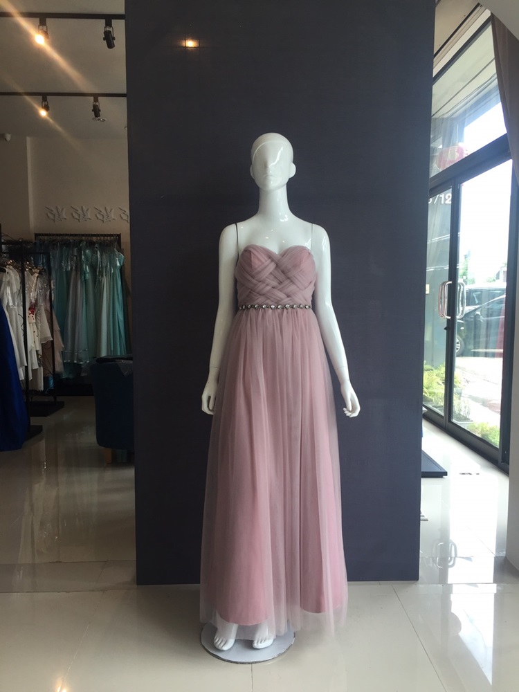 พร้อมเช่า ชุดราตรียาว เกาะอกผ้าตาข่าย ทรงเจ้าหญิงน่ารักมาก (เชือกผูกหลัง)