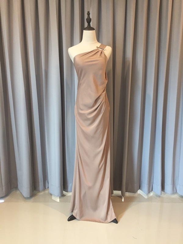 พร้อมเช่า ชุดราตรียาว ชุดเดรส ไหล่เฉียง จับเดรปหน้า สีน้ำเงิน สีกรมท่า