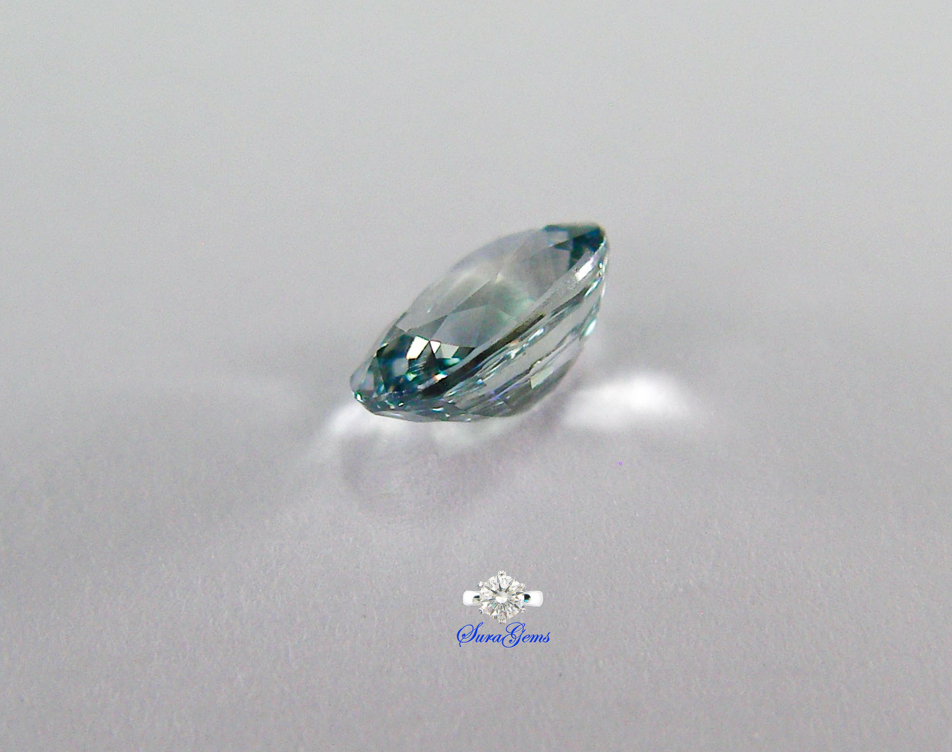 ฟ้าอมเขียวแซฟไฟร์ !ดิบ Unheated Bluish-Green Sapphire 未加熱藍綠色藍寶石 weight 0.65 ct. Clarity VVS-IF .