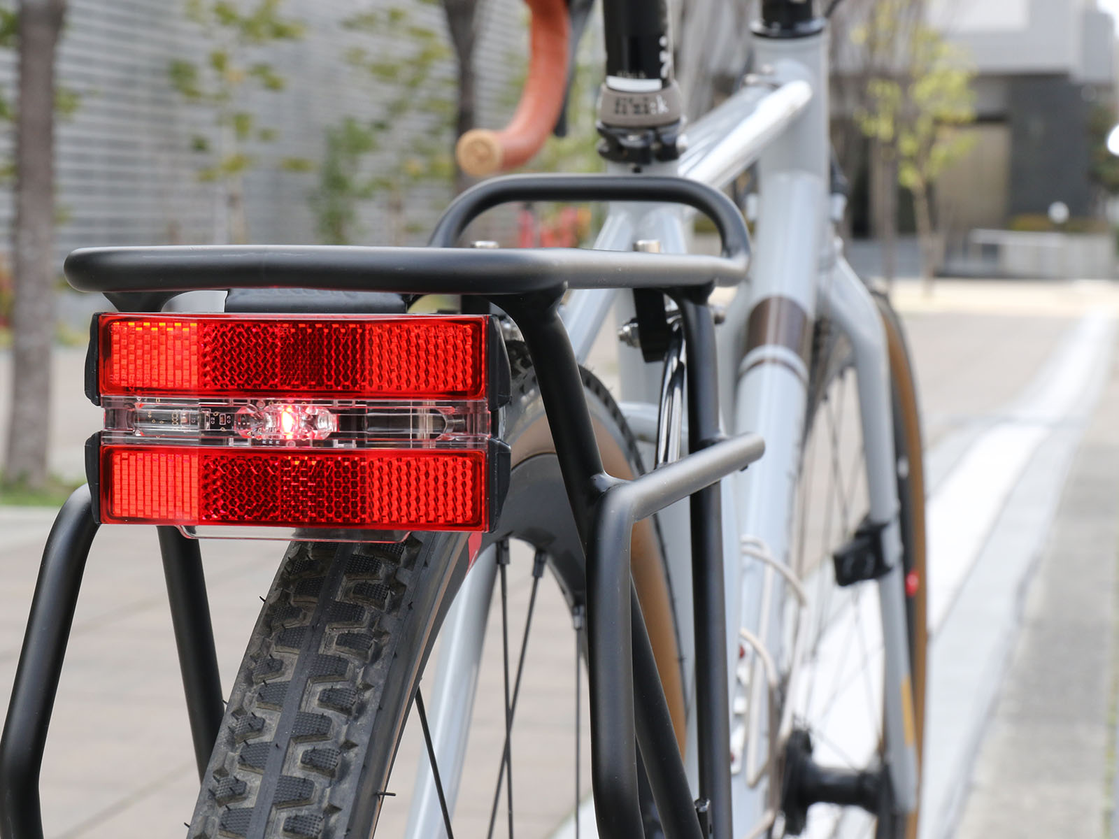 CATEYE ไฟท้ายติดตระแกรงท้าย, TLLD580G, สีแดง