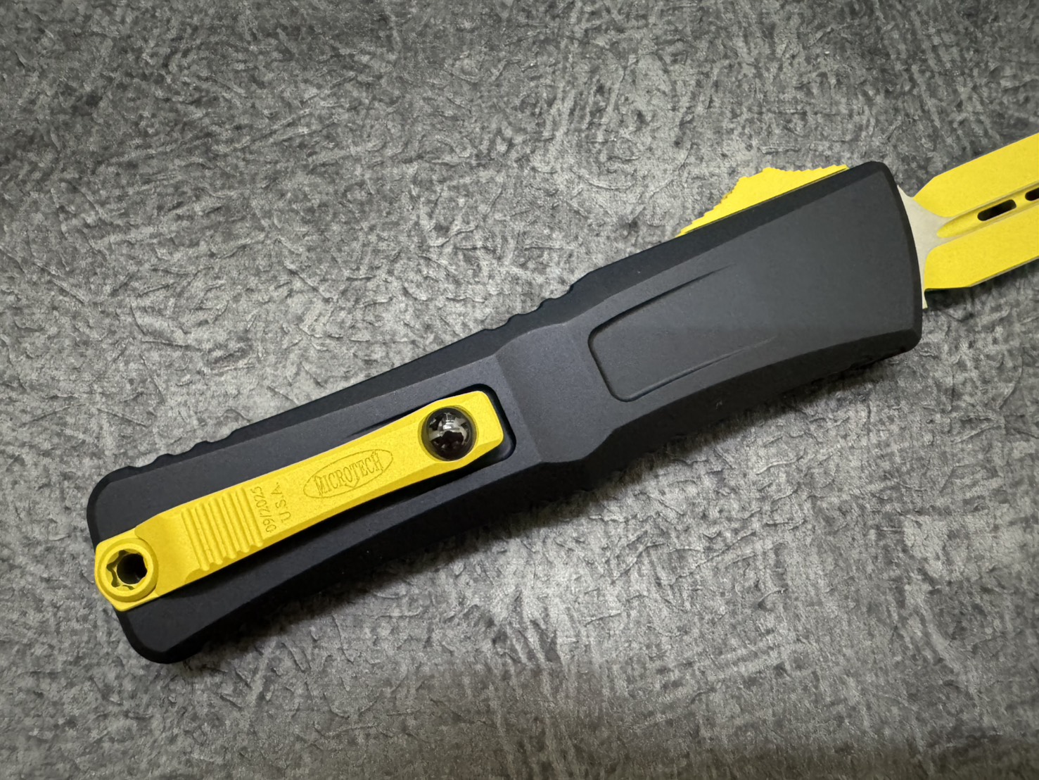 Microtech Combat Troodon D/E Gen III Corvette Yellow