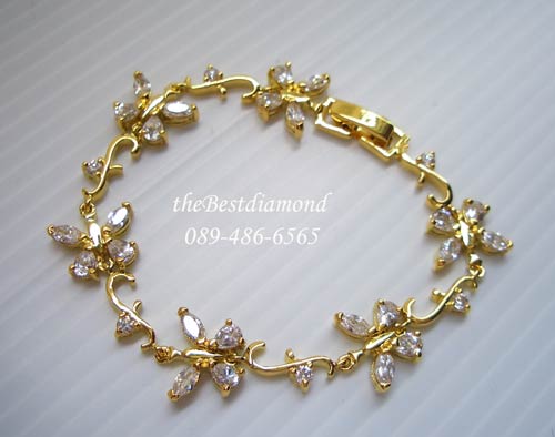 BC001+++สร้อยข้อมือbeautiful lover+++เหมือนรูปดอกไม้เลื้อยหรือ ดูเป็นรูปผึ้งก็ได้ค่ะ ผสมผสานระหว่างเพชรหยดน้ำกับเพชรมาคี วางรูปแบบได้สวยงาม อ่อนช้อย