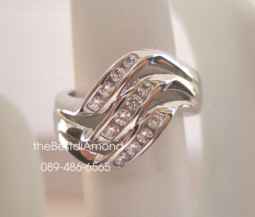 BR519RD+++แหวนแถว 3 แถว แบบเอียง+++สุดสวย Modern ดูดีมากๆๆ เพชรก็วิบๆ แบบจากร้านจิว เลยค่ะ ดูหรู มีรสนิยม แต่ไม่เวอร์เกินไป ใส่ได้ทุกโอกาส