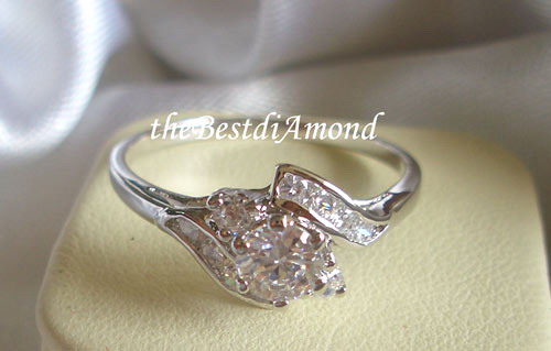 RL005RD+++แหวนชู 3 ชั้น พร้อมเพชรล้อมสวยงามมาก+++หรูหรา ดูดีมาก แบบสวยค่ะ ใส่ได้ทุกโอกาส ใส่แล้วนิ้วเรียวสวย