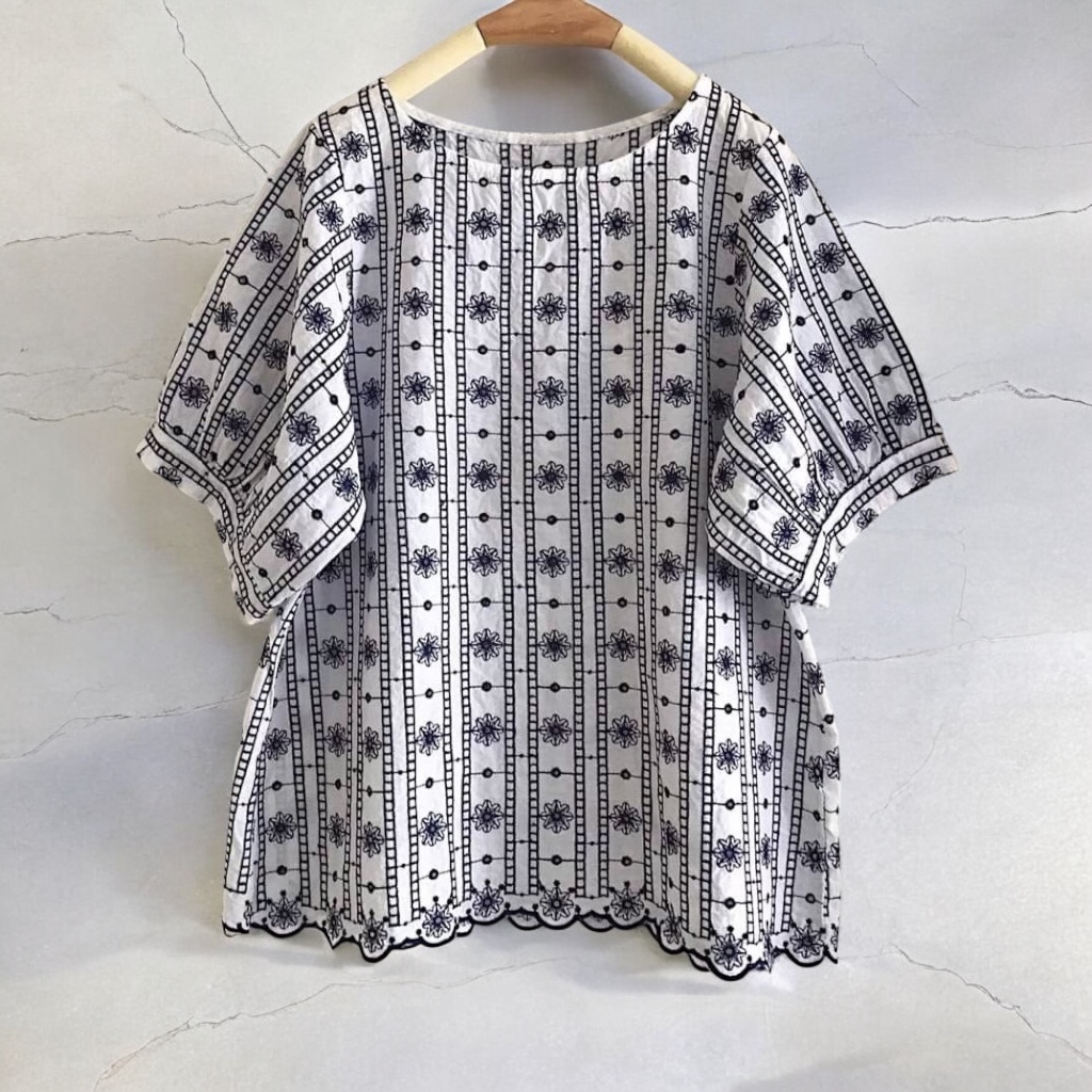 เสื้อผ้าฝ้ายปักฉลุลายลูกไม้
