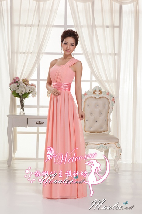 พร้อมส่ง ชุดราตรียาว เกาะอก ไหล่เดียว ผ้าชีฟองพลิ้วสวย คอ sweet heart แต่งเอวผ้าซาติน สีโอโรส