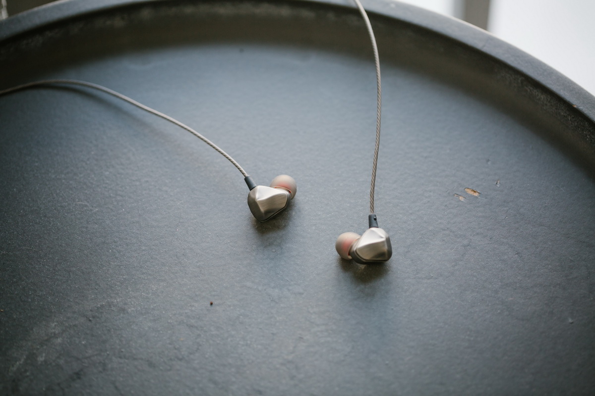 ขาย Auglamour F100 หูฟังบอดี้เหล็ก พร้อมไมค์ รองรับ Smart phone