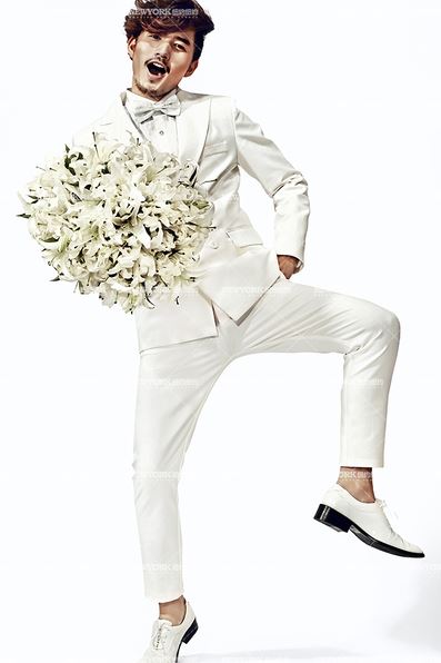 พร้อมเช่า ชุดสูทชาย สีขาว กระดุม 2 แถว