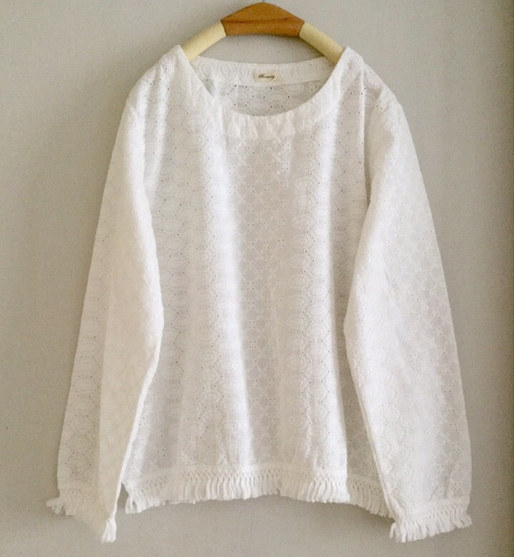 เสื้อผ้าลูกไม้นุ่มแขนยาว