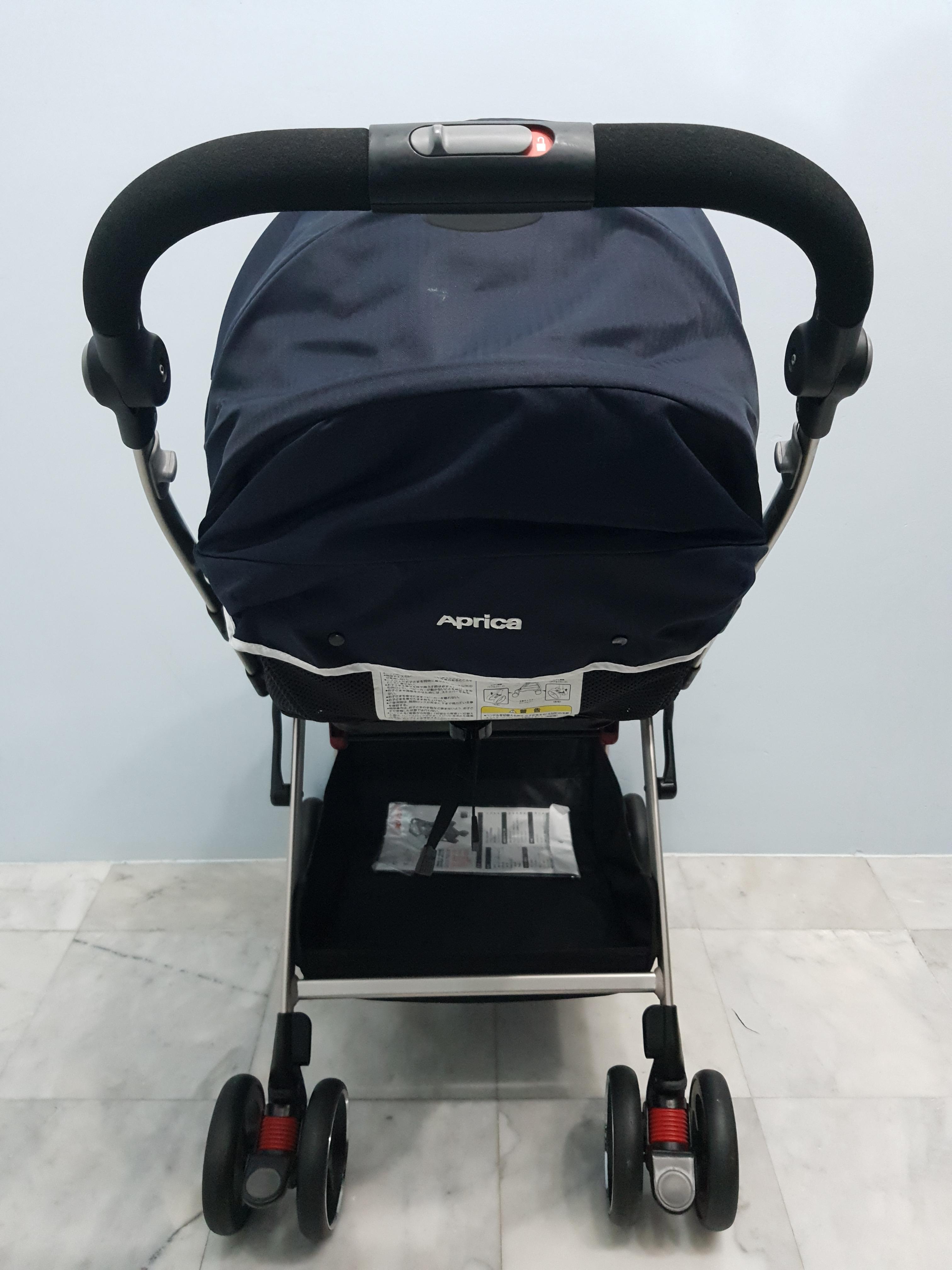 Aprica Optia สีน้ำเงิน