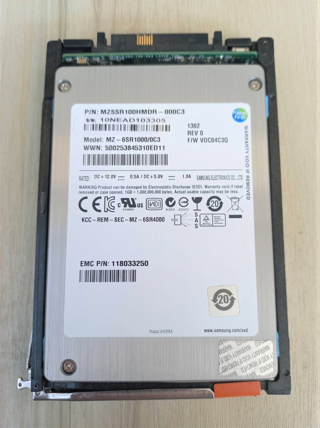 005050500 EMC 100GB Flash 2.5 SAS 6Gbps Solid State Drive EMC VNX w tray BH01.