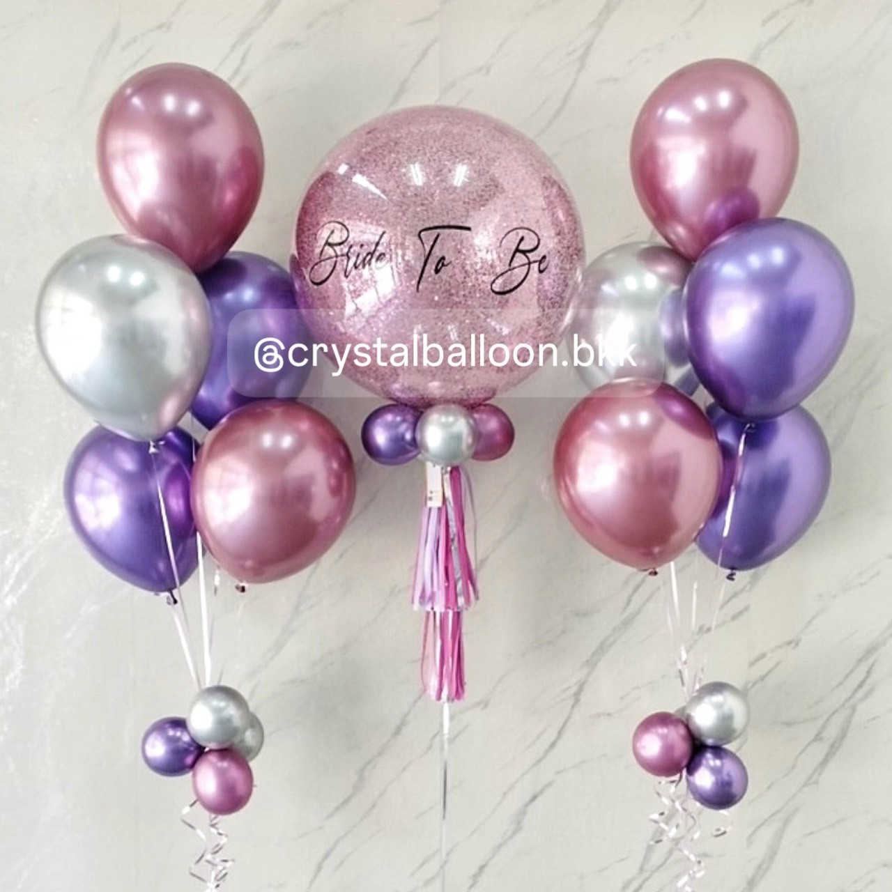 ลูกโป่ง Bride To Be Bubble ขนาด 24” กลิตเตอร์สีชมพู พร้อม ช่อลูกโป่งโครเมี่ยม 5 ลูก 2 ช่อ พร้อมตกแต่ง สามารถเปลี่ยนสีลูกโป่ง/เปลี่ยนข้อความ/เปลี่ยนขนาดได้