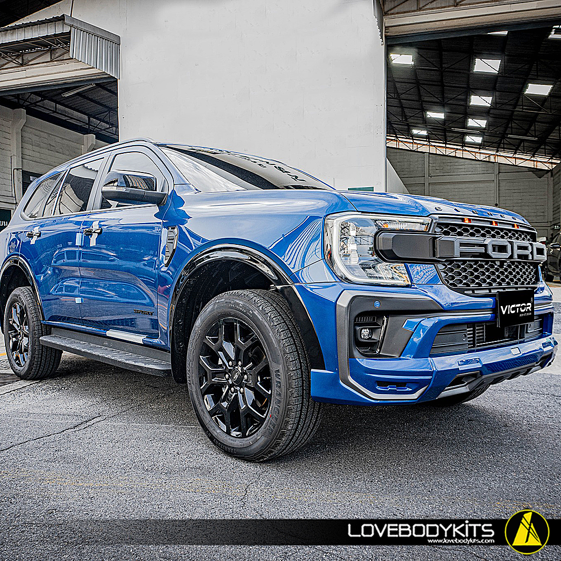 ชุดแต่ง VICTOR V1 : EVEREST 2023