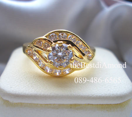 BR703++แหวนชู 40 สต put on 3 curve++ หรูหรา สวยสุดๆๆ ดีไซน์ดูดีมีรสนิยม เหมือนจริงสุดๆๆเพชรแวววาวมาก ใส่แล้วขับให้นิ้วเรียวสุด ไม่ควรพลาดนะคะ