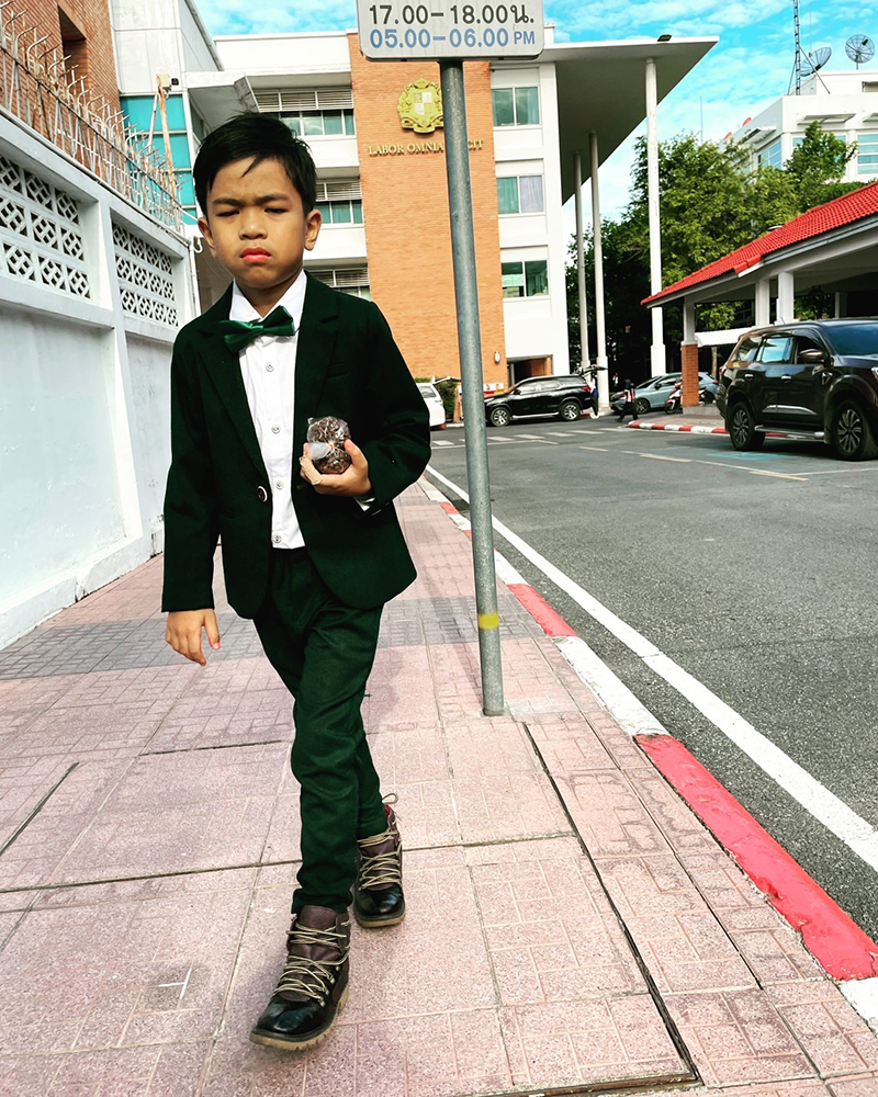 พร้อมเช่า ชุดสูทเด็กชาย สีเขียว เท่ๆแบบสากล **พร้อมเช่าไซส์ 120 ,130 , 140 , 160 **