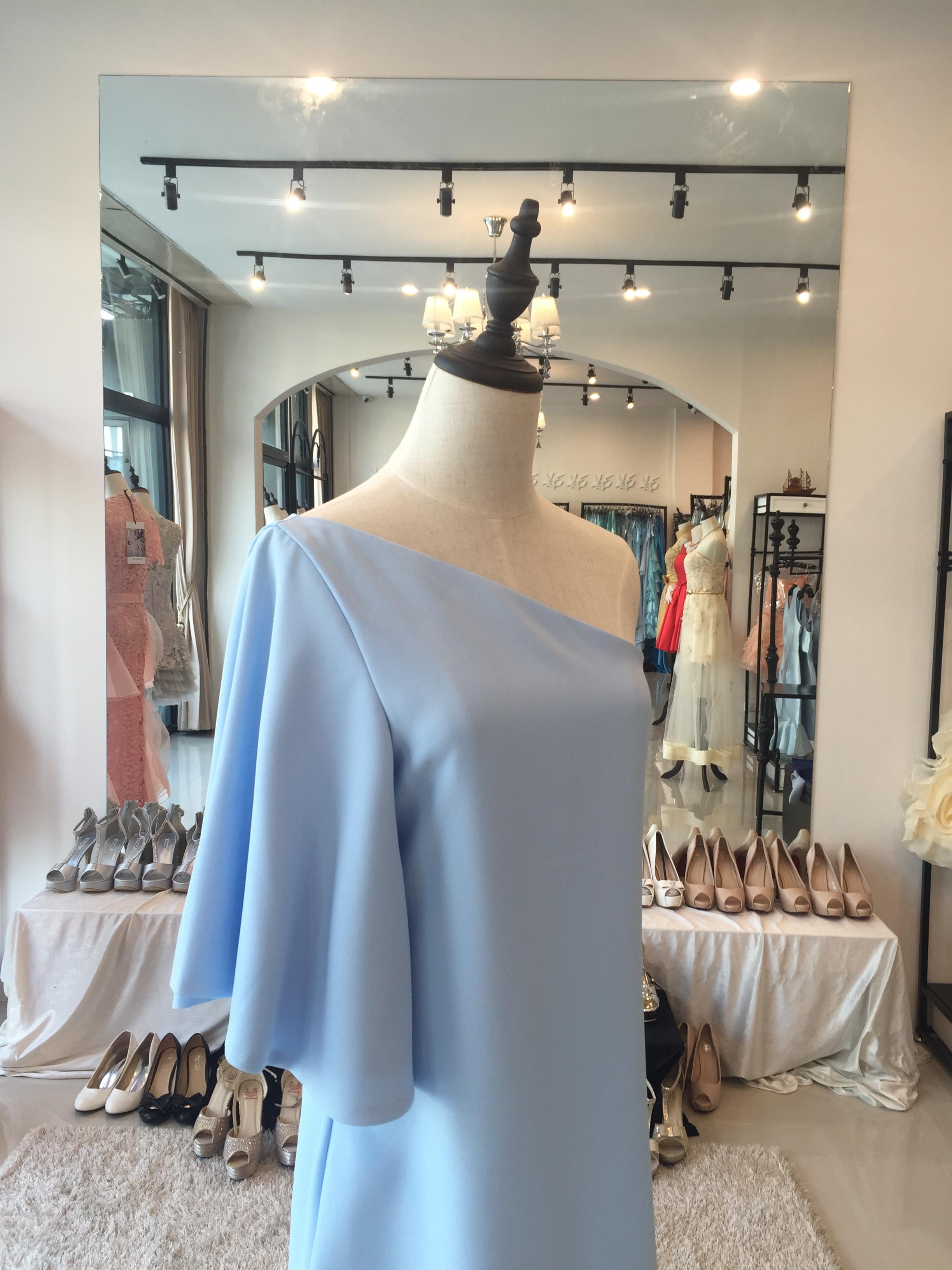 พร้อมส่ง ชุดออกงาน แบบเรียบหรู ปาดไหล่ สีฟ้า ใส่ได้ทั้งงานเช้า งานเย็น