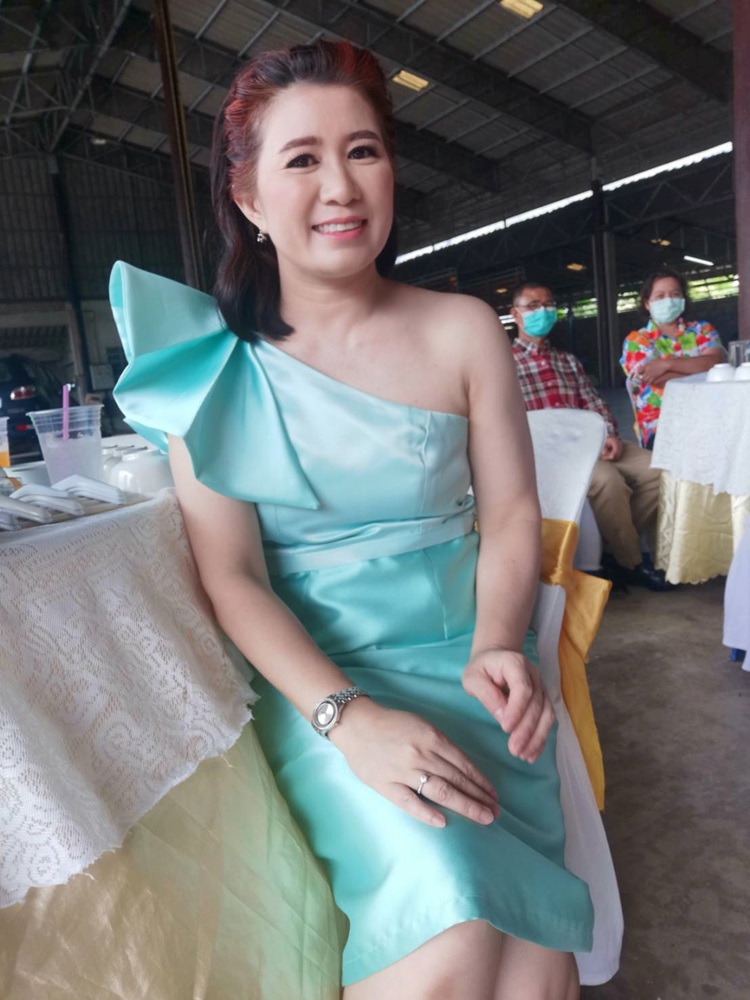 พร้อมเช่า ราตรีสั้น ไหล่เดียว ชุดเดรสเดรสเนื้อไหม ทรงเข้ารูป แต่งระบาย สีเขียวมิ้นต์