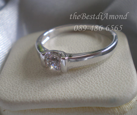 BR008RD+++แหวนเพชร เม็ดเดี่ยว น่ารักๆ สไตน์Modern เป็นแหวนหนีบ เรียบๆ แต่ดูดี ใส่ทำงาน เรียน เที่ยว ใส่ติดนิ้วได้ตลอดค่ะ เป็นแบบclassic ไม่ล้าสมัย