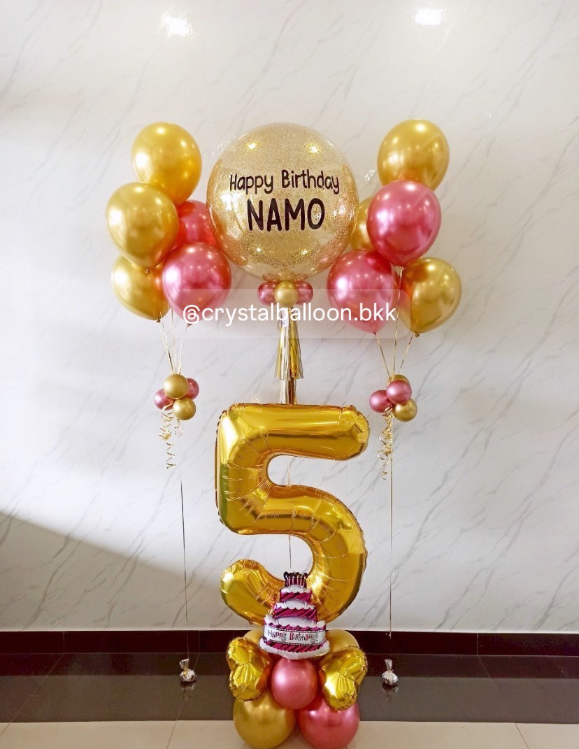 ลูกโป่ง วันเกิด Bubble ขนาด 24" สีกลิตเตอร์ทอง พร้อม ช่อลูกโป่ง ช่อ 5 ลูก 2 ช่อ ฟอยล์ตัวเลข ขนาด 40" สีทอง ตั้งฐาน 1 ชิ้น Theme ชมพู - ทอง พร้อมตกแต่ง สามารถเปลี่ยนสีลูกโป่ง/เปลี่ยนข้อความ/เปลี่ยนขนาดไ