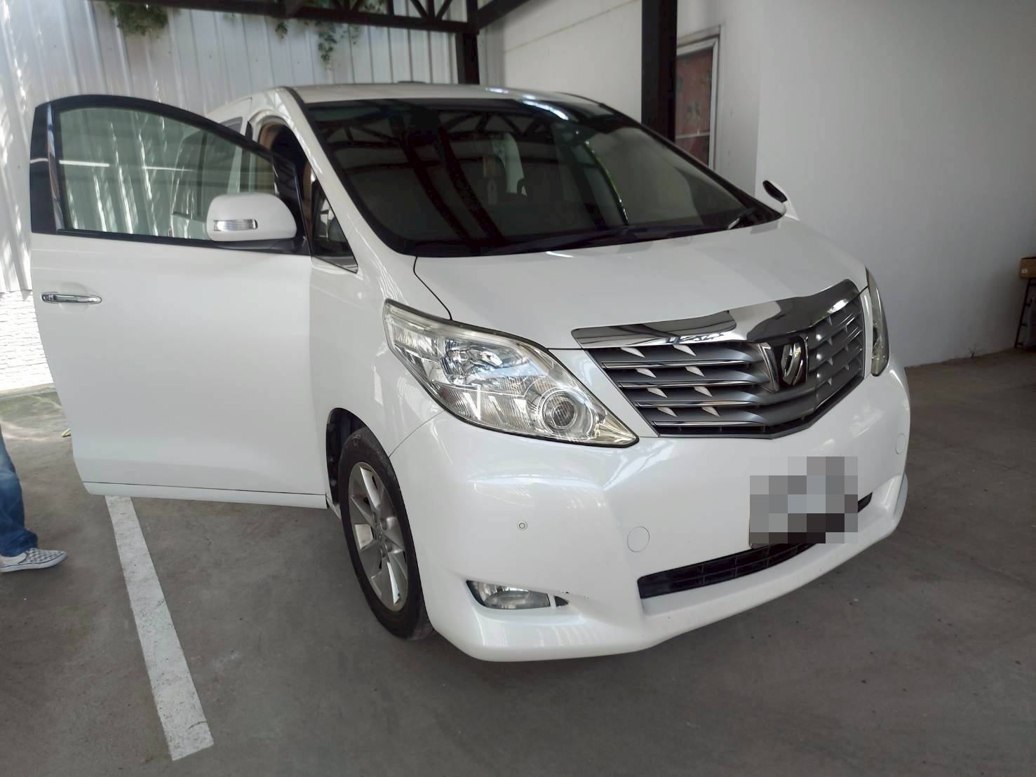 พรมรถตู้ Toyota Alphard 20 ปี 2010-2014 ปูพรม6D สีกาแฟด้ายทอง เต็มคัน
