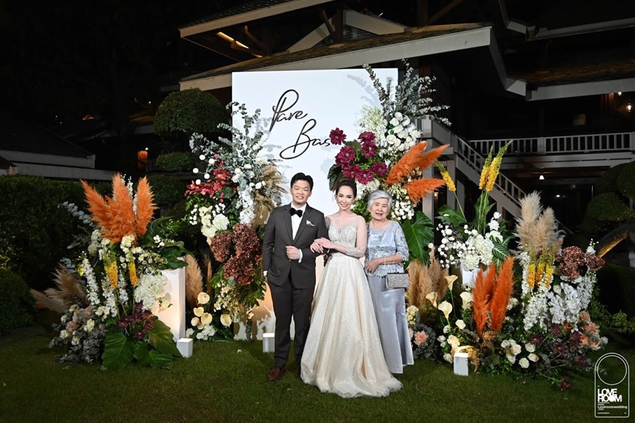 พร้อมเช่า ชุดเสื้อลูกไม้ สีเทา แขนสามส่วน กระโปรงทรงหางปลา