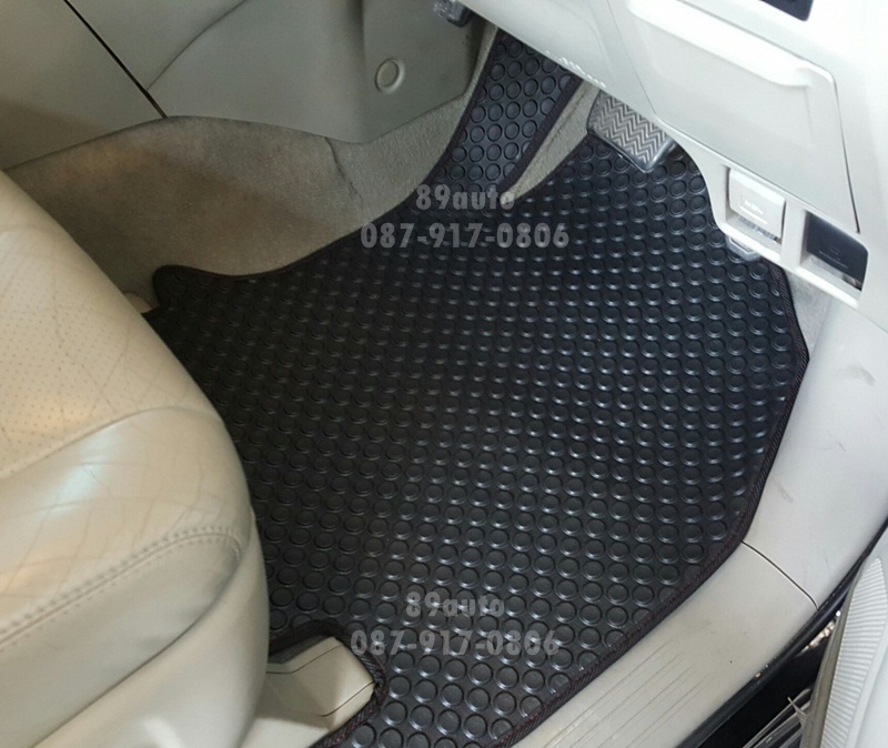 ผ้ายางกระดุมปูพื้นรถยนต์ Toyota Estima กระดุมสีดำขอบดำด้ายแดง