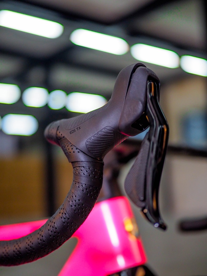 จักรยานเสือหมอบ TWITTER รุ่น R15 Pro ชุดขับเคลื่อน EDS TX 24 sp. (เกียร์ไฟฟ้า) Full Hydraulic เฟรม/ตะเกียบ Full Carbon NEW2024