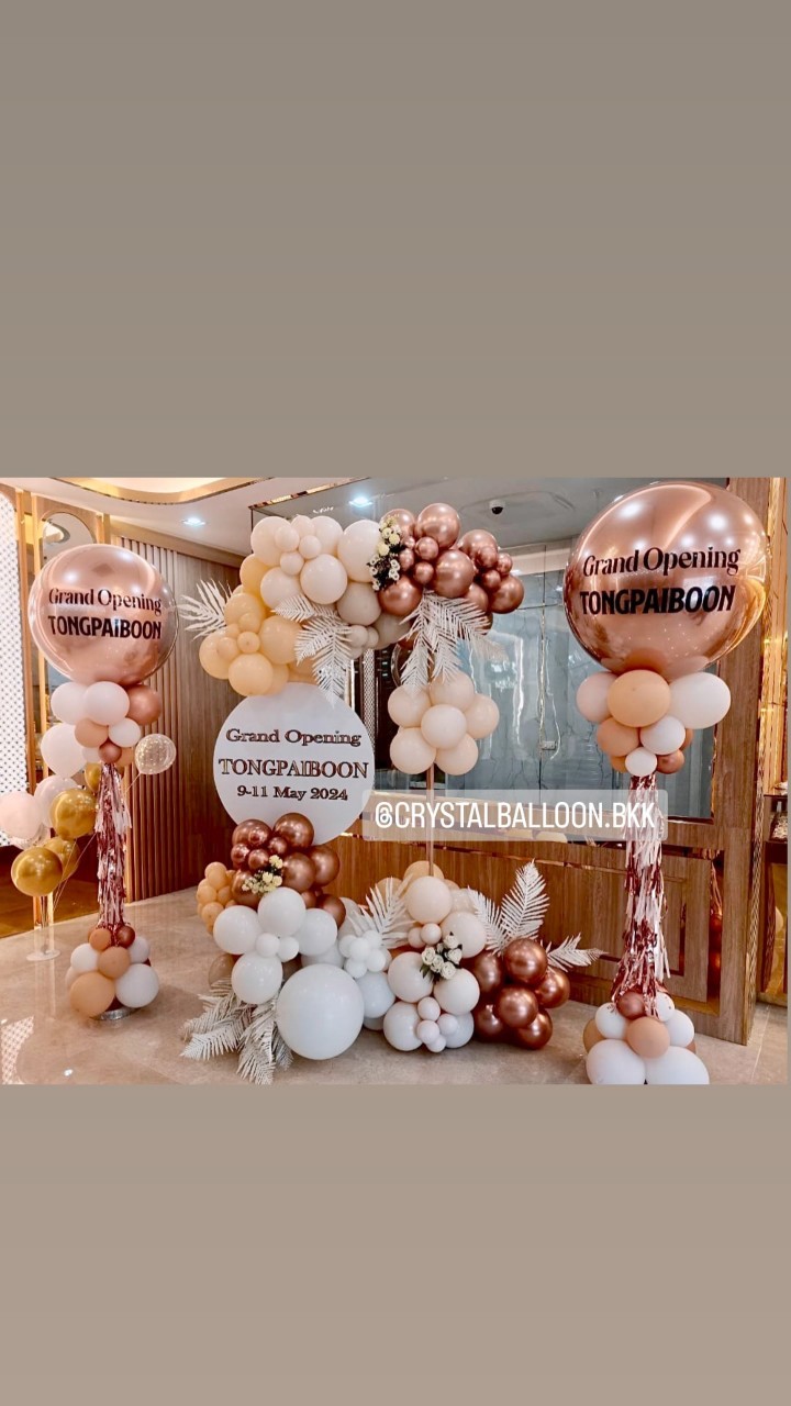 เสาลูกโป่ง เปิดร้าน ลูกโป่งยาง ขนาด 36" สีโรสโกลโครเมี่ยม 2 เสา พร้อม Stand ลูกโป่งเปิดร้าน 1 ชิ้น,ป้ายกลม ขนาด 60 ซม. 1 ชิ้น,ใบไม้ประดับ พร้อมตกแต่ง สามารถเปลี่ยนสีลูกโป่ง/เปลี่ยนข้อความได้